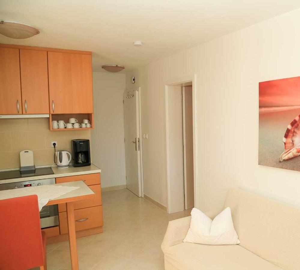 Adrian-Apartments-51511-Malinska-Otok-Krk Primorska 21 Exterior foto